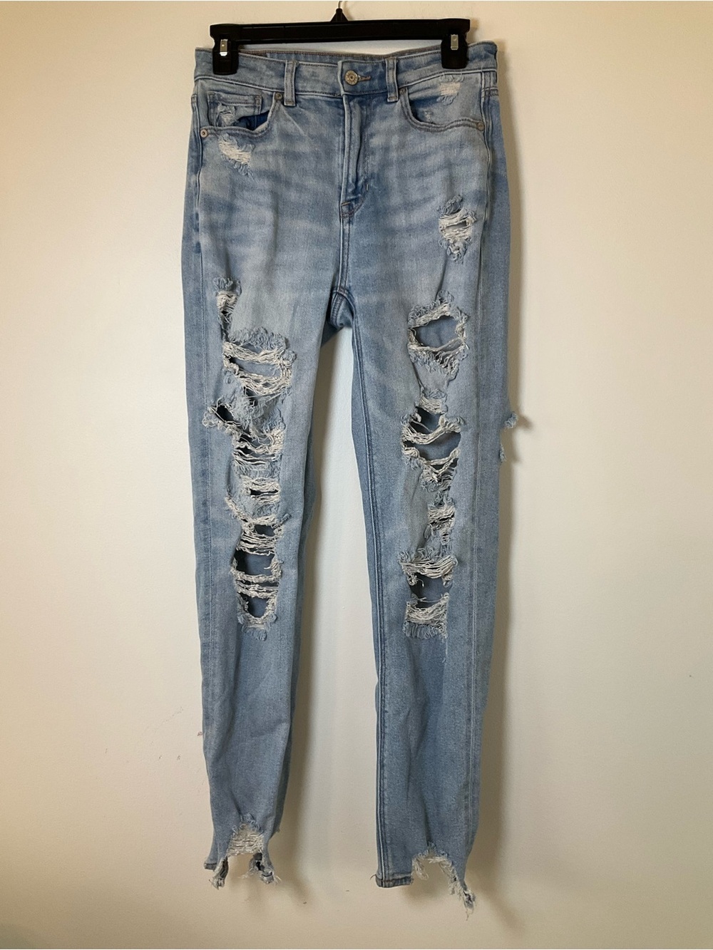 American Eagle Mom Jeans Distressed Light Wash Size 4 Long